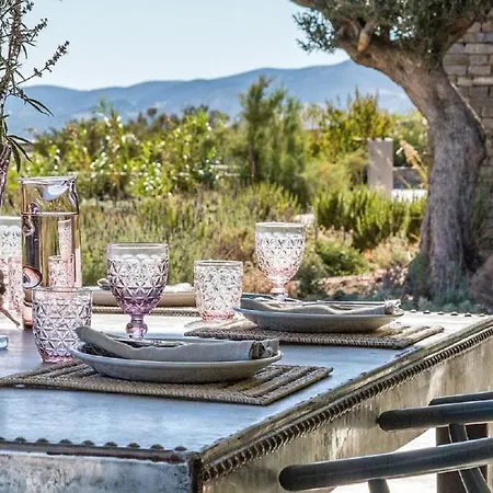 Villa Ideal For 8 People With A Spectacular View
