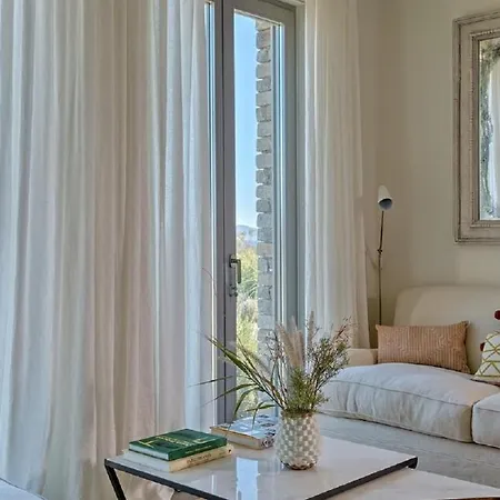 Ideal For 8 People With A Spectacular View Villa Alikí