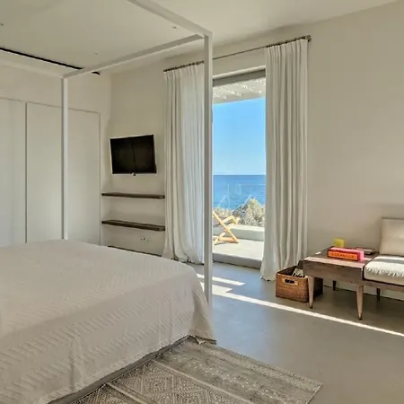 Villa Ideal For 8 People With A Spectacular View